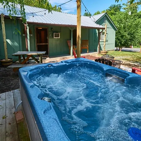 Steps From Downtown Pigeon Forge Parkway + Private Hottub And Firepit - Wifi - Firefly Bungalows